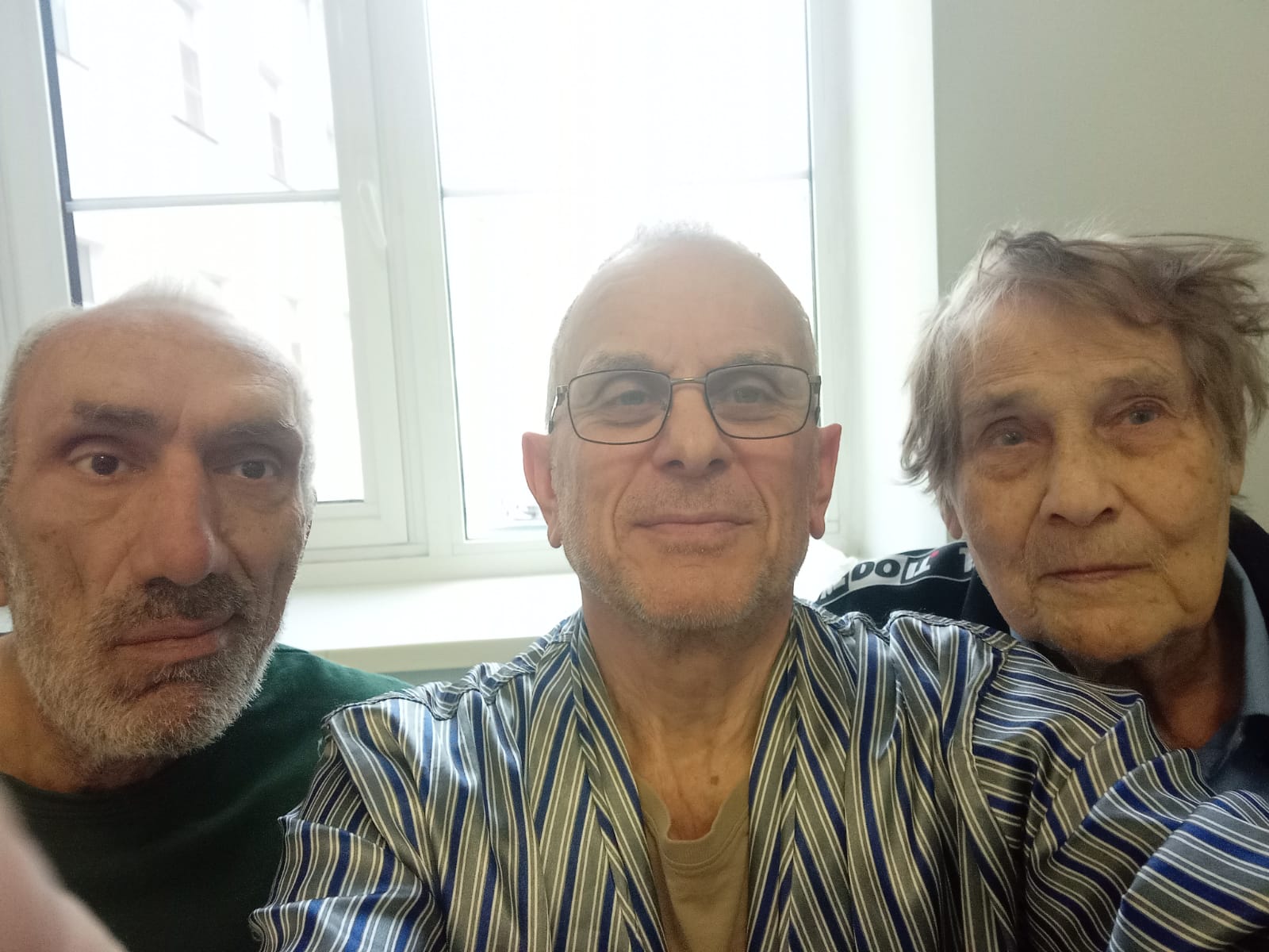 Гнида среди подельников и прихлебателей